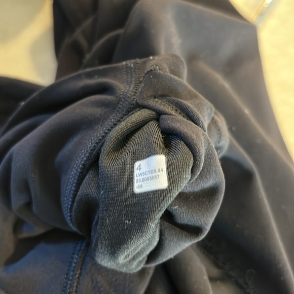 18. LULULEMON ALIGNS - Picture 8 of 8